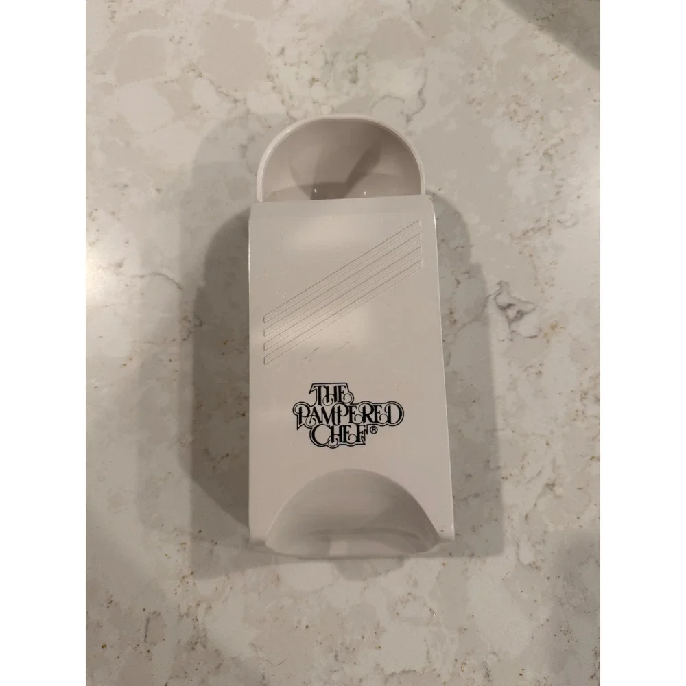 The Pampered Chef Adjustable Measuring Scoop White 1/8 to 1/2 Cup Made‎ in USA